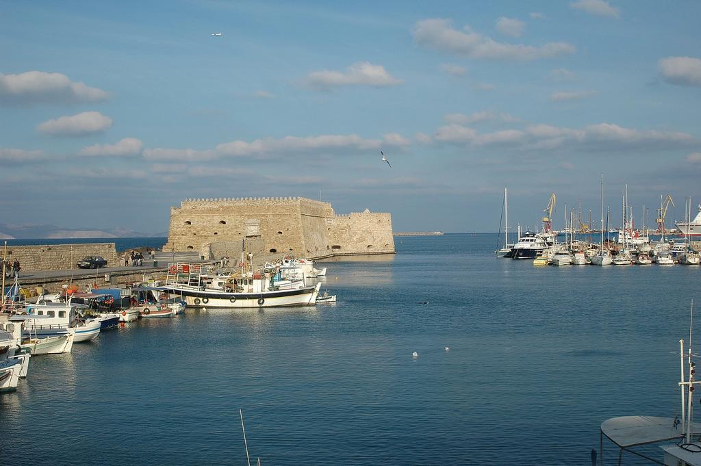 Castello City Hotel Heraklion  ภายนอก รูปภาพ